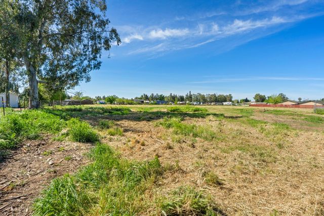 3525 E Forest Lake Rd, Acampo, CA 95220