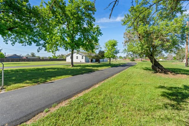 3525 E Forest Lake Rd, Acampo, CA 95220