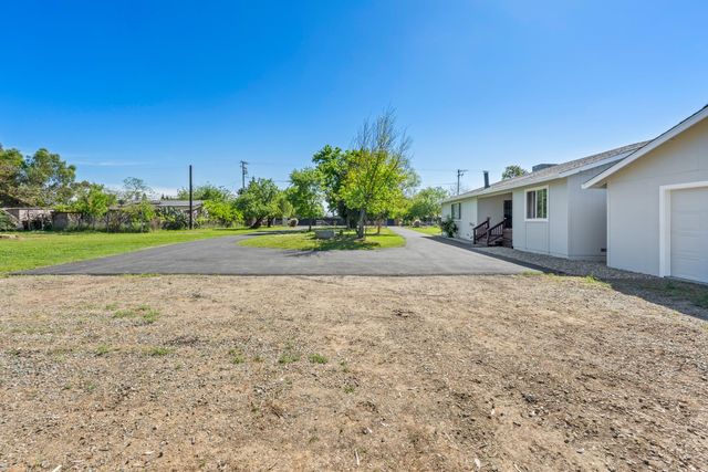 3525 E Forest Lake Rd, Acampo, CA 95220