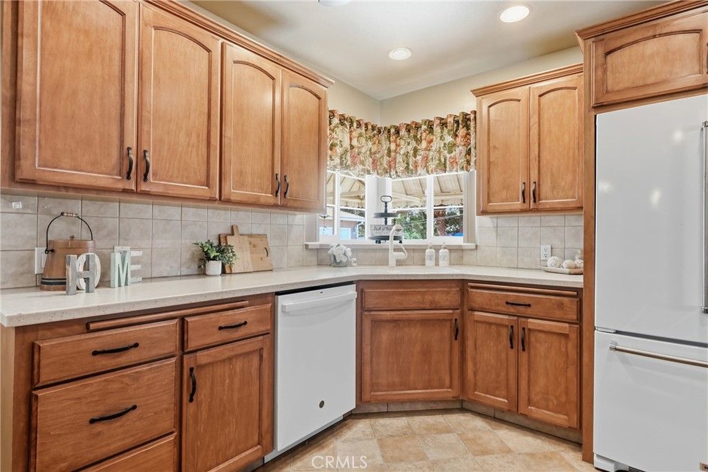 Image 13 of property listing at 955 W G Street, Ontario, CA 91762