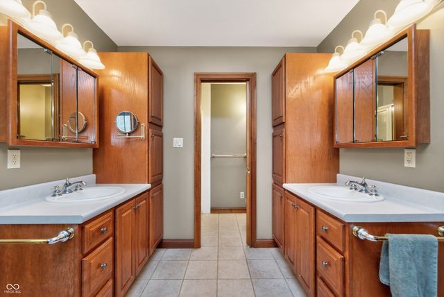 514 Greenland Lane, Yorktown, IN 47396