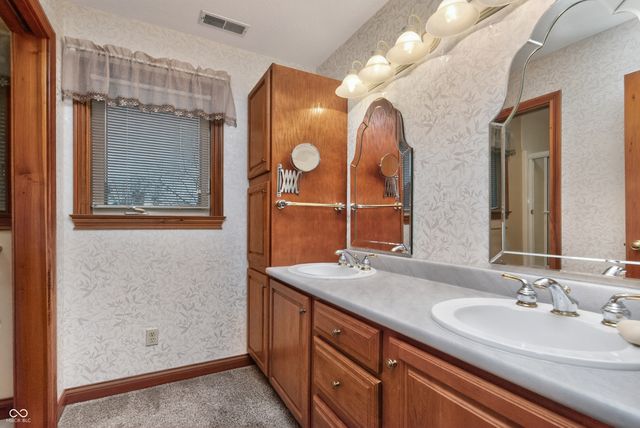 514 Greenland Lane, Yorktown, IN 47396