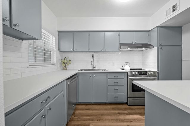 2401 Winsted LN 9, Austin, TX 78703