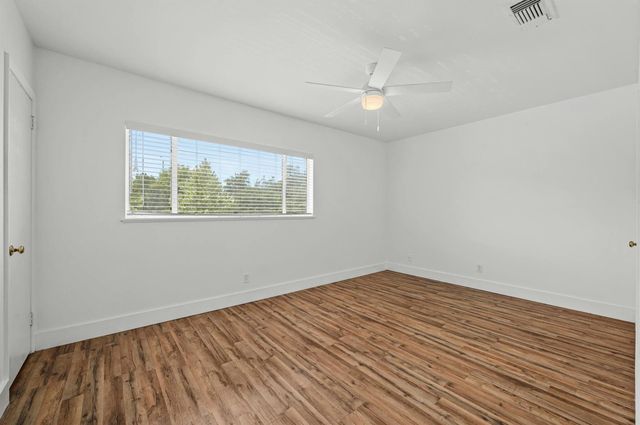 2401 Winsted LN 9, Austin, TX 78703