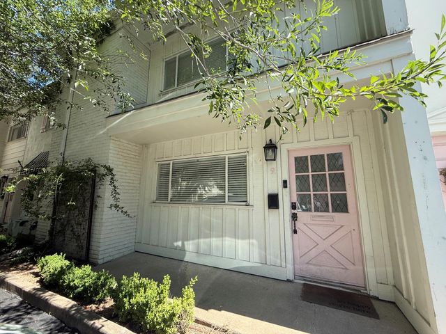 2401 Winsted LN 9, Austin, TX 78703