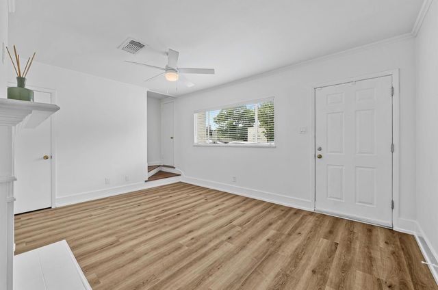 2401 Winsted LN 9, Austin, TX 78703