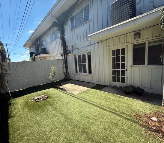 2401 Winsted LN 9, Austin, TX 78703