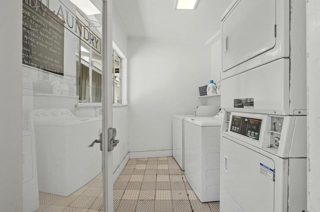 2401 Winsted LN 9, Austin, TX 78703