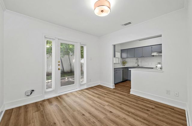 2401 Winsted LN 9, Austin, TX 78703