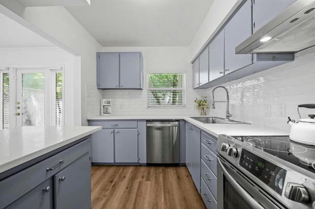 2401 Winsted LN 9, Austin, TX 78703