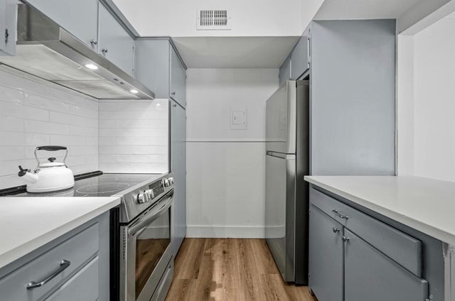 2401 Winsted LN 9, Austin, TX 78703