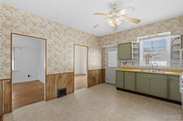 4421 Bingham Avenue, St Louis, MO 63116