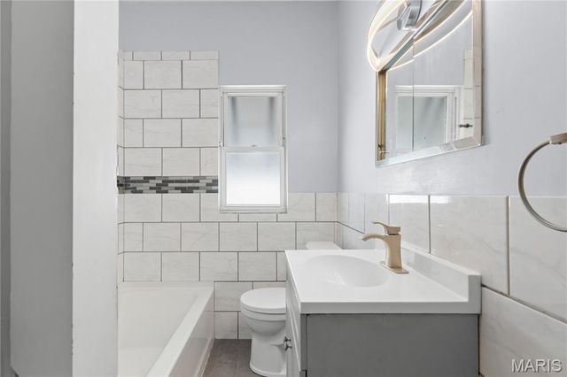 4421 Bingham Avenue, St Louis, MO 63116