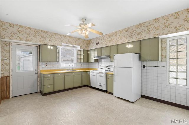 4421 Bingham Avenue, St Louis, MO 63116