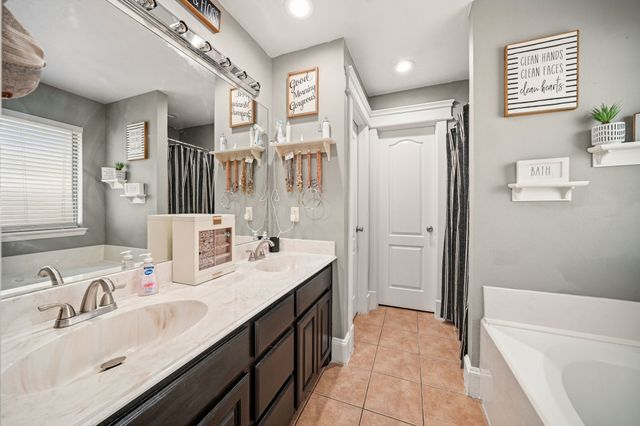 507 Sonny Avenue, Ennis, TX 75119