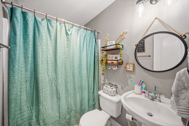 507 Sonny Avenue, Ennis, TX 75119