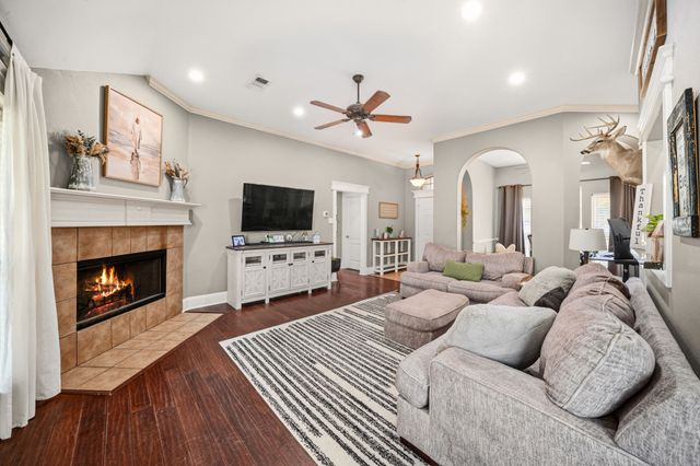 507 Sonny Avenue, Ennis, TX 75119