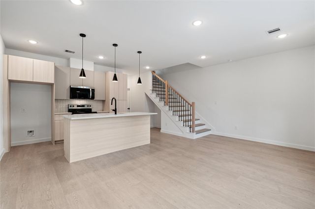 1033 North Lane, Houston, TX 77088