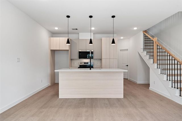 1033 North Lane, Houston, TX 77088