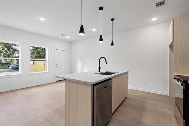 1033 North Lane, Houston, TX 77088