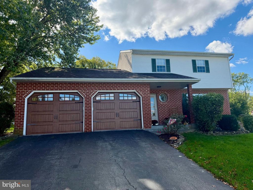 2824 GLEN HOLLOW DR, York, PA 17406