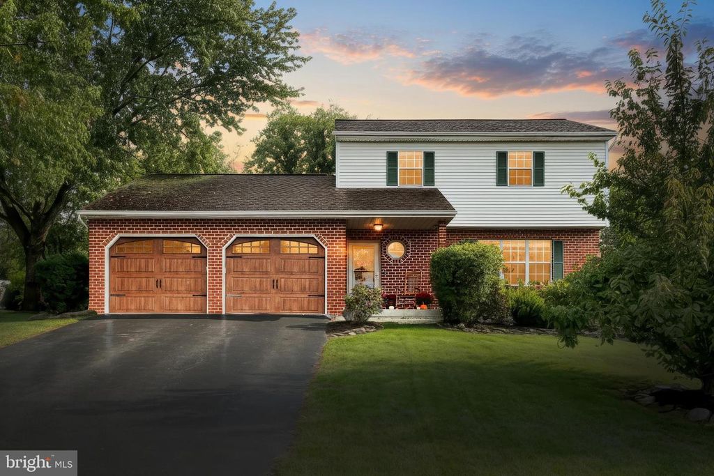 2824 GLEN HOLLOW DR, York, PA 17406