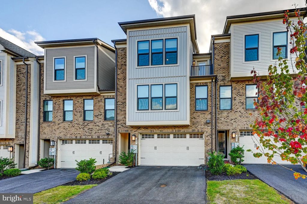 241 HICKORY HOLLOW CT, Cockeysville, MD 21030