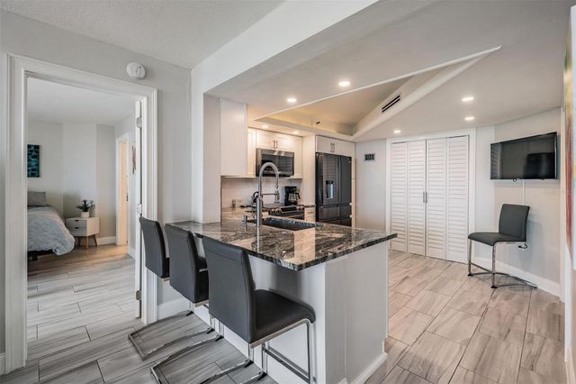 690 ISLAND WAY 607, Clearwater, FL 33767