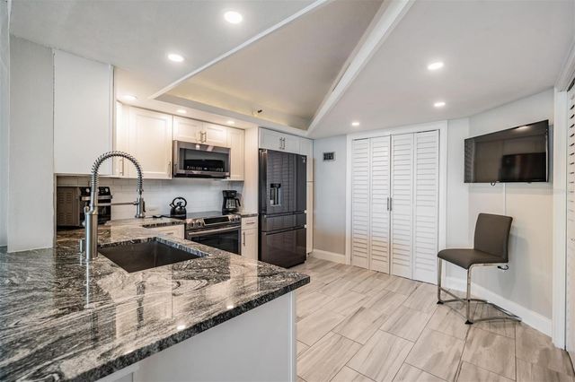 690 ISLAND WAY 607, Clearwater, FL 33767