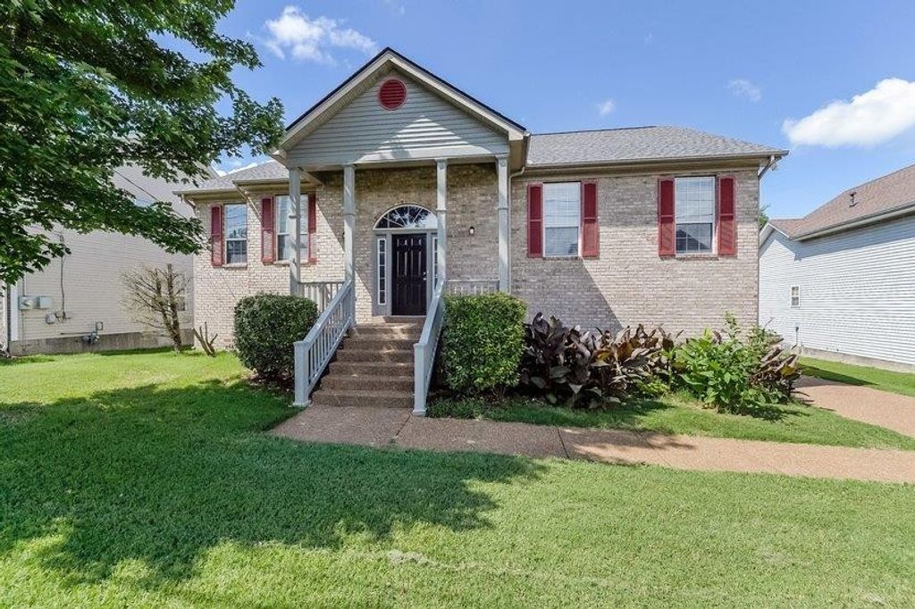 3769 Seasons Dr, Antioch, TN 37013