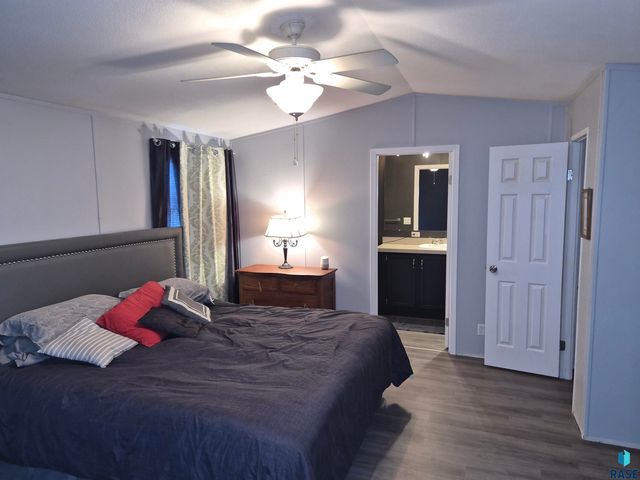 1801 E Sage Pl Place, Sioux Falls, SD 57103