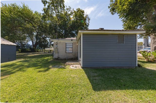 7917 N Martin Luther King Avenue, Hitchcock, TX 77563
