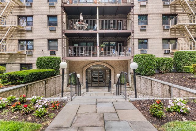 2241 Palmer Avenue 3E, New Rochelle, NY 10801