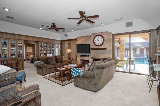 909 E Mimosa Lane, Crockett, TX 75835