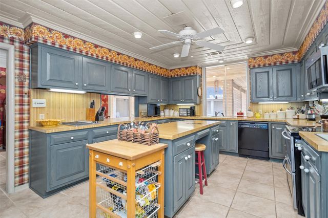 909 E Mimosa Lane, Crockett, TX 75835