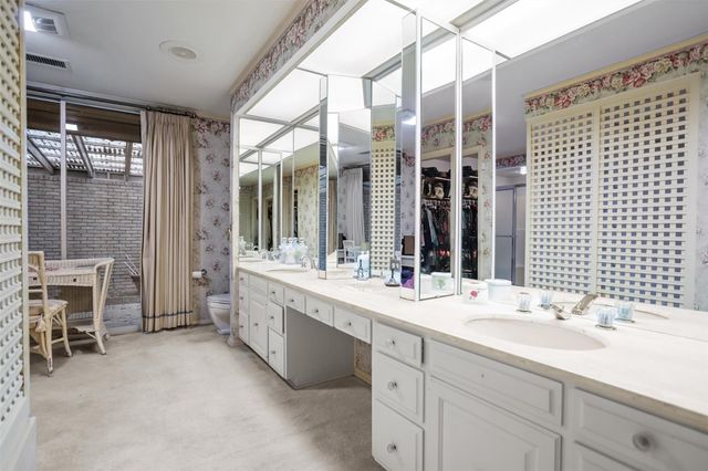 909 E Mimosa Lane, Crockett, TX 75835