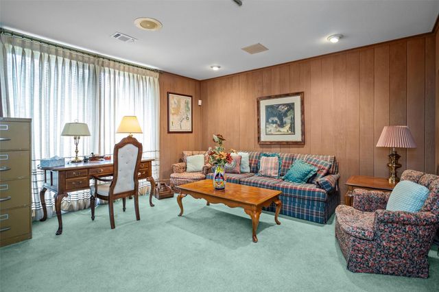 909 E Mimosa Lane, Crockett, TX 75835