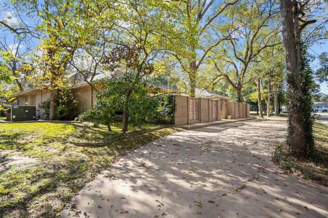 909 E Mimosa Lane, Crockett, TX 75835