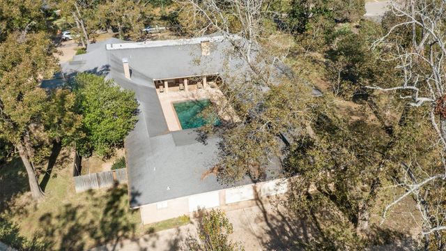 909 E Mimosa Lane, Crockett, TX 75835