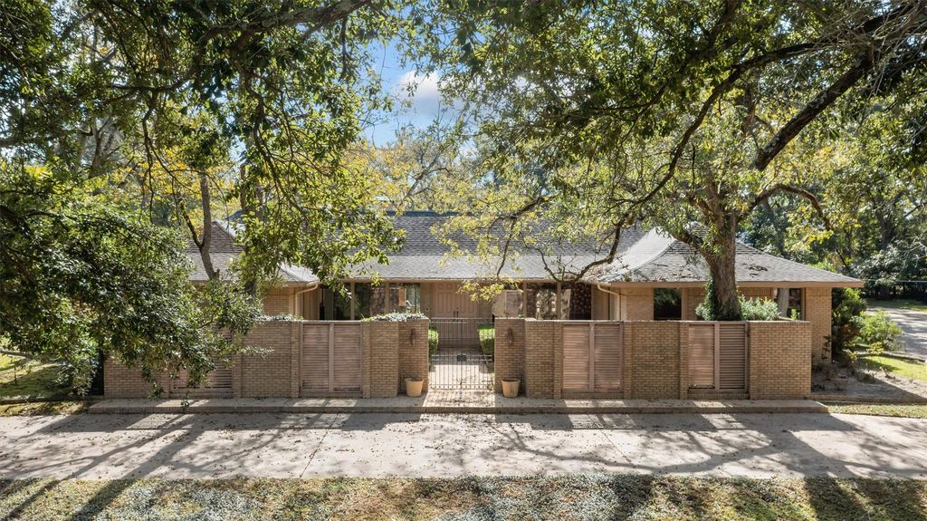 909 E Mimosa Lane, Crockett, TX 75835