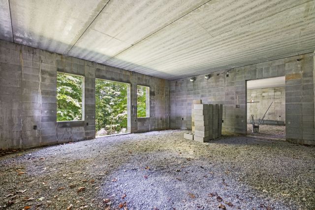 432 Slow Roll Dr, Chapmansboro, TN 37035