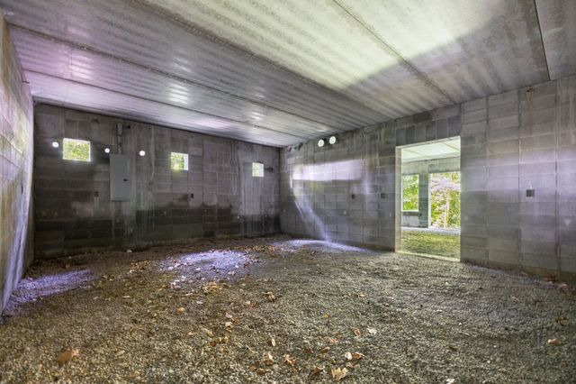 432 Slow Roll Dr, Chapmansboro, TN 37035