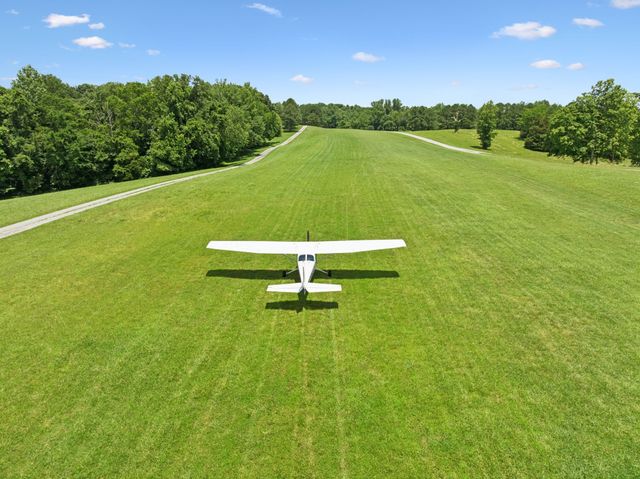 432 Slow Roll Dr, Chapmansboro, TN 37035