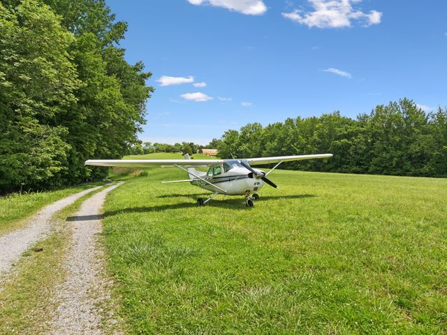 432 Slow Roll Dr, Chapmansboro, TN 37035