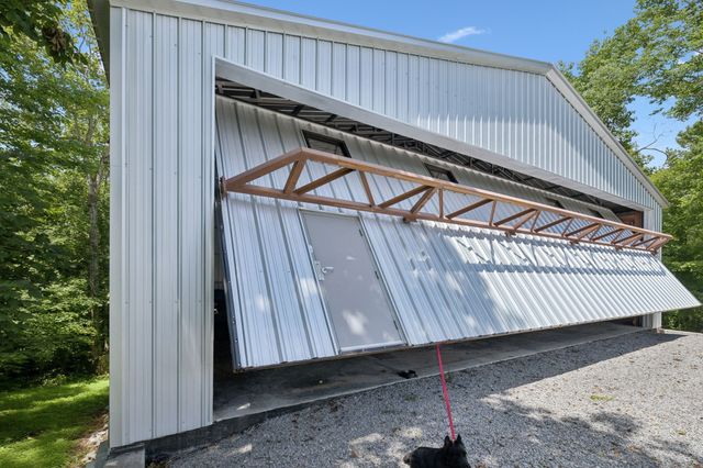 432 Slow Roll Dr, Chapmansboro, TN 37035