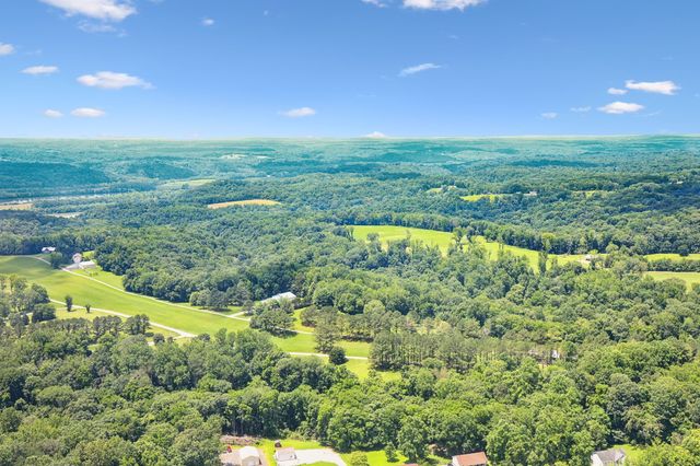 432 Slow Roll Dr, Chapmansboro, TN 37035