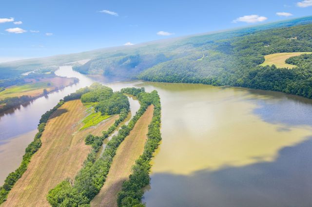 432 Slow Roll Dr, Chapmansboro, TN 37035