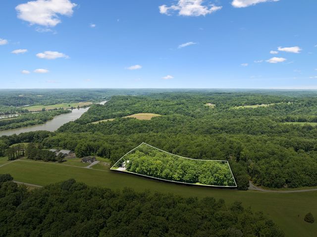 432 Slow Roll Dr, Chapmansboro, TN 37035