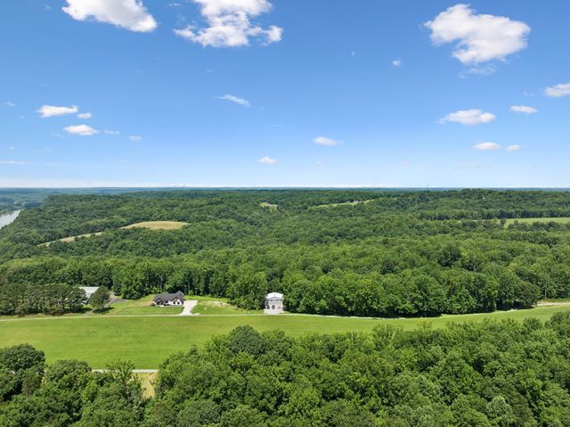 432 Slow Roll Dr, Chapmansboro, TN 37035