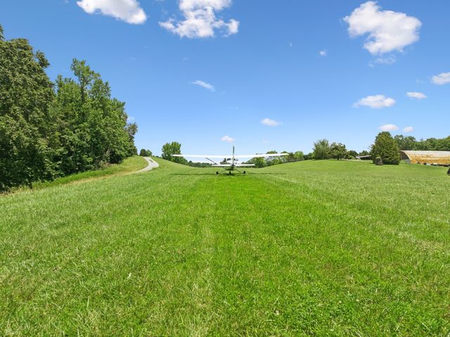 432 Slow Roll Dr, Chapmansboro, TN 37035